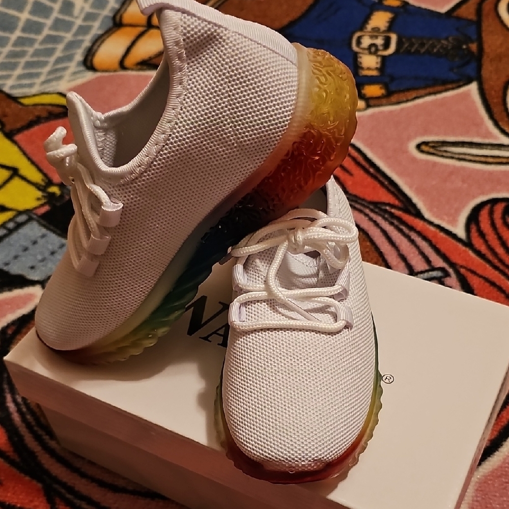 Wanted White Sneakers With Rainbow Sole And Modern Comfort